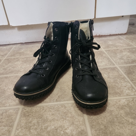 Rieker fur lined boots - Picture 1 of 4